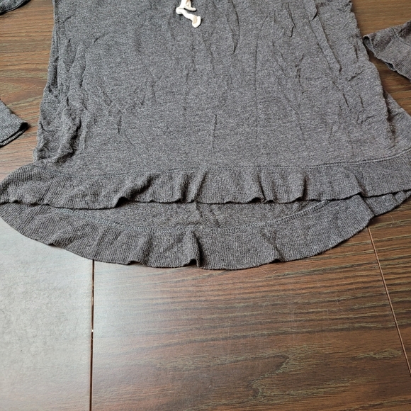 Rewind gray hi-low blouse with Lace shoulders - Picture 3 of 8